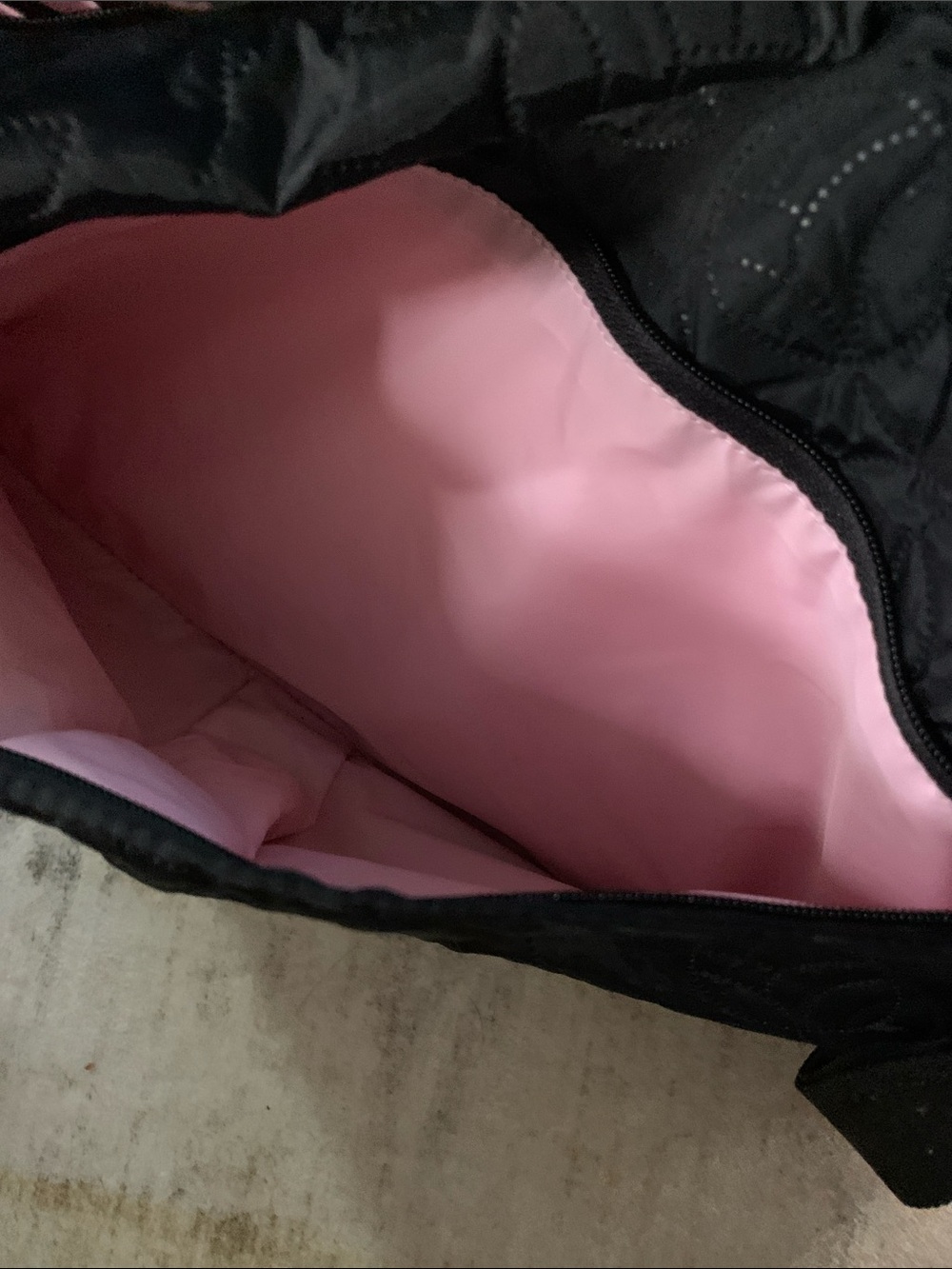 Lesportsac Black Quilted Shoulder Diaper Bag with Matching Pouch/ Changing Pad - Picture 11 of 12